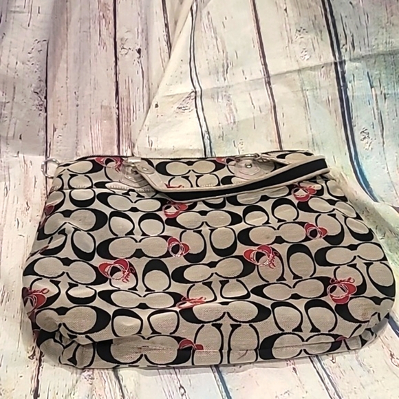 Coach purse only used a few times - Picture 4 of 7